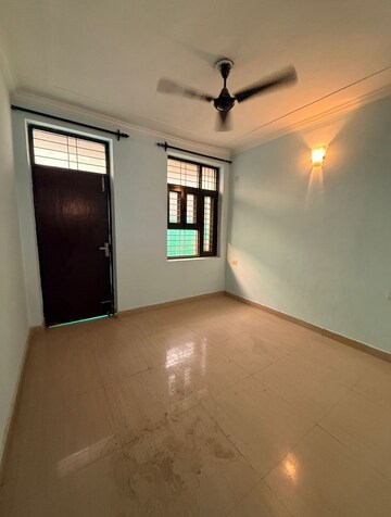 Room in 2 BHK Builder Floor at Saket – for Rent