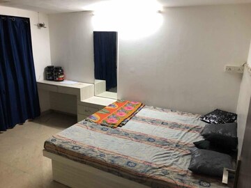 Bedroom in 2 BHK Apartment at Andheri West – for Rent