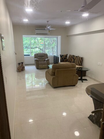 Team Area in 2 BHK Apartment at Dakshina Park, Vile Parle West – for Rent