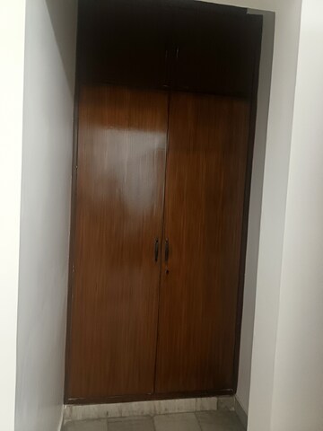 Room in 2 BHK Independent House at Sector 31 – for Rent