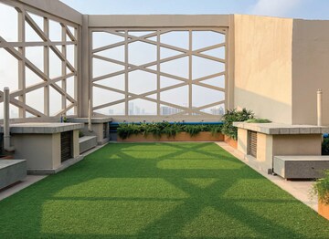 Room in 2 BHK Apartment at Kalpataru Radiance, Goregaon West – for Rent