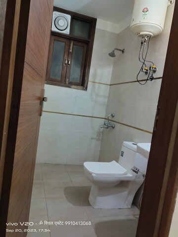 Bathroom in 2 BHK Builder Floor at Palm Residency Chhatarpur, Chattarpur – for Rent