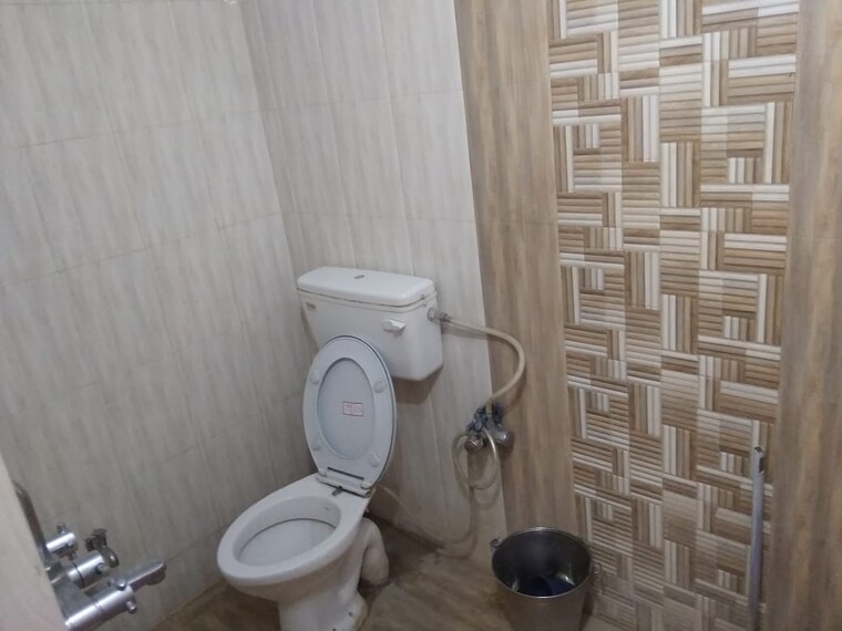 Bathroom, chetganj 2 Bedroom 800 Sq.Ft. Apartment In Chetganj Varanasi 9137447