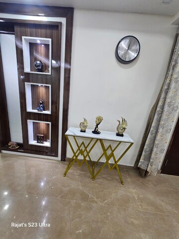 Room in 4 BHK Builder Floor at Sector 52 – for Rent