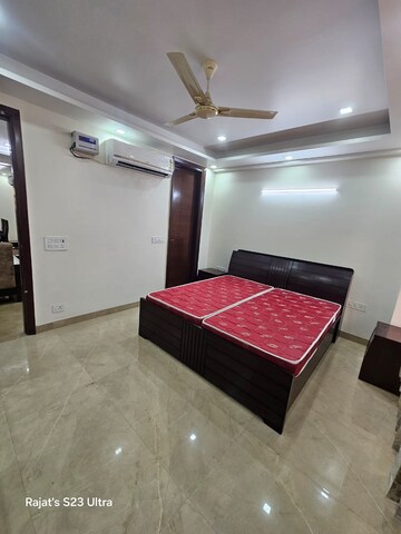 Bedroom in 4 BHK Builder Floor at Sector 52 – for Rent