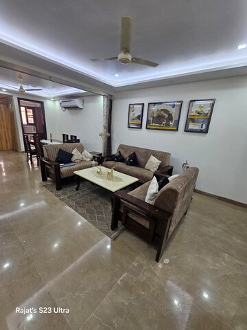 Living Room in 4 BHK Builder Floor at Sector 52 – for Rent