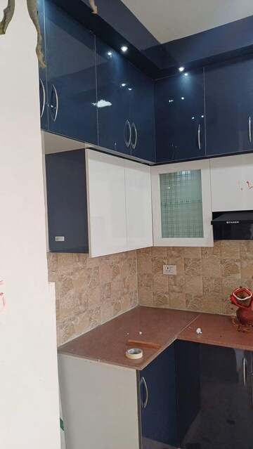 Kitchen in 2.5 BHK Apartment at Amrapali Golf Homes, Sector 4 Greater Noida – for Rent