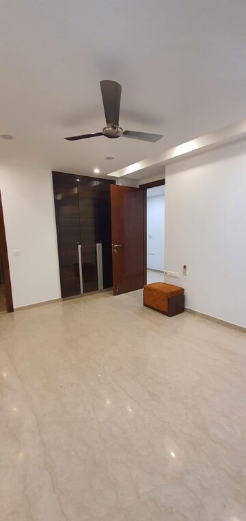 Room in 3 BHK Builder Floor at Green Park Extension – for Sale