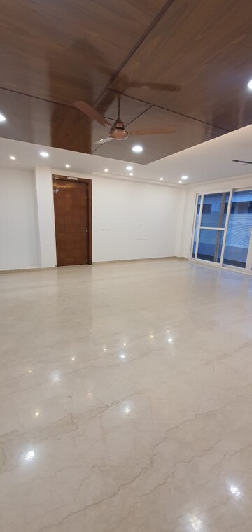 Room in 3 BHK Builder Floor at Green Park Extension – for Sale