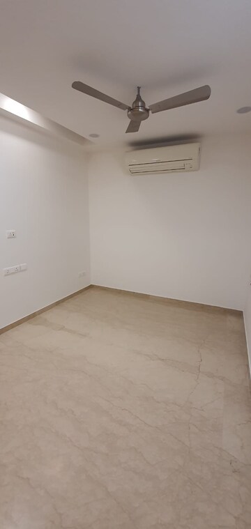 Room in 3 BHK Builder Floor at Green Park Extension – for Sale