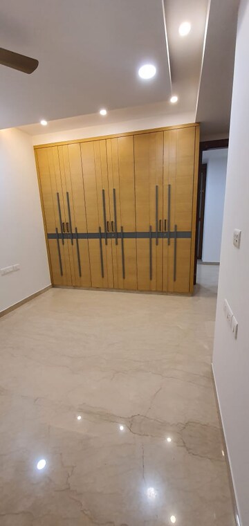 Room in 3 BHK Builder Floor at Green Park Extension – for Sale