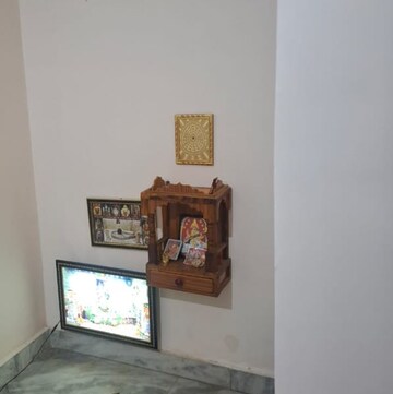 Furnished Amenities in 2.5 BHK Villa at Sector 23 – for Rent