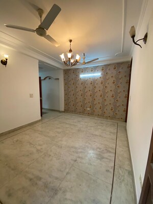 Room in 4 BHK Apartment at Saket – for Sale