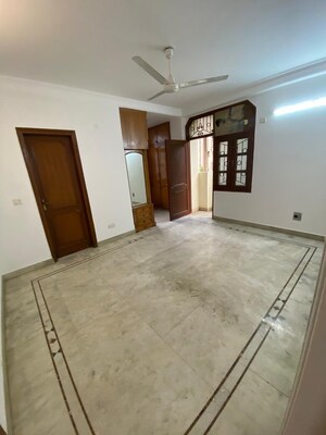 Room in 4 BHK Apartment at Saket – for Sale