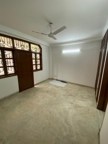 Room in 4 BHK Apartment at Saket – for Sale