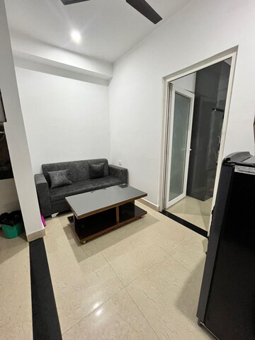 Team Area in 1 BHK Builder Floor at Sector 52 – for Rent