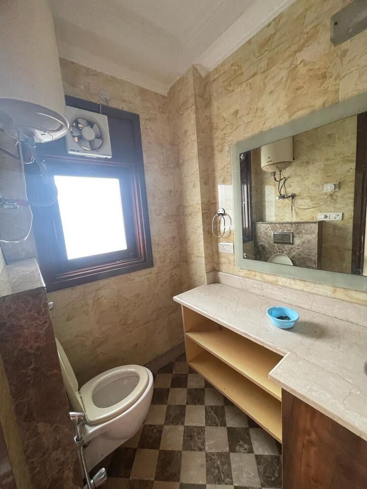 Living Room, shivalik colony 3 Bedroom 1500 Sq.Ft. Builder Floor In Shivalik Colony Delhi 9137538