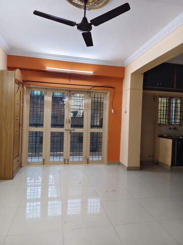 Living Room in 2 BHK Apartment at Halasuru – for Rent