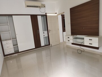 Room in 2 BHK Apartment at Halasuru – for Rent