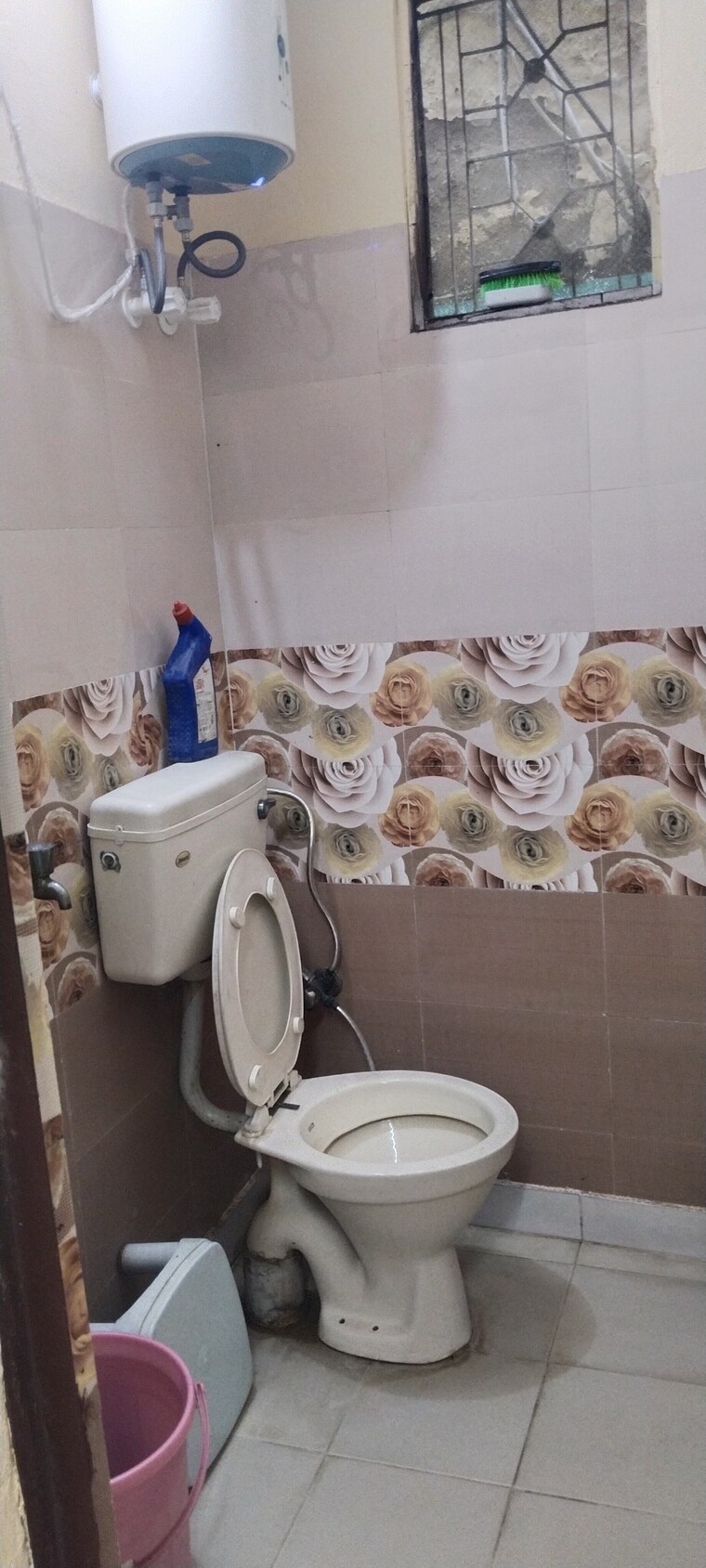 Bathroom, mayur vihar phase 1 1.5 Bedroom 450 Sq.Ft. Builder Floor In Mayur Vihar Phase 1 Delhi 9137583