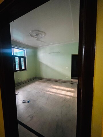 Room in 3 BHK Builder Floor at Huda CGHS, Sector 56 – for Rent