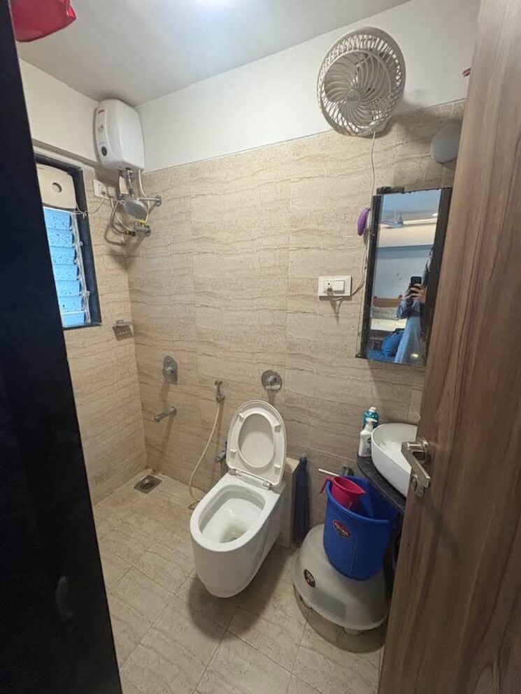 Attached Bathroom, andheri west Studio 465 Sq.Ft. Apartment In Andheri West Mumbai 9137690