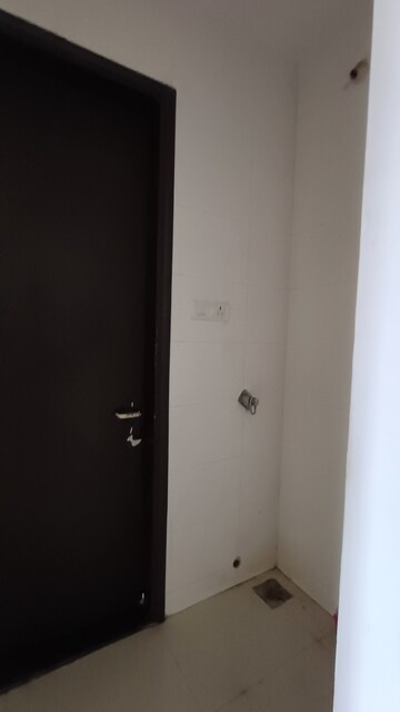 Furnished Amenities in 3 BHK Apartment at Sheth Vasant Lawns, Laxmi Nagar – for Rent