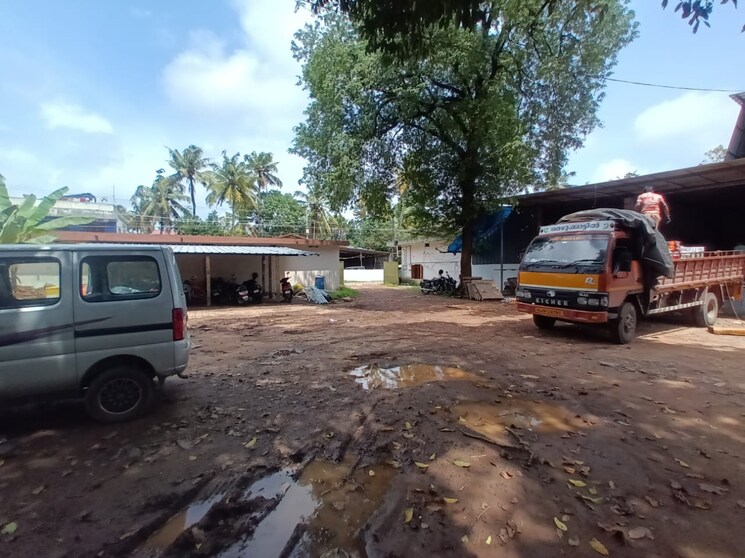  Parking, cheranalloor Commercial Warehouse 2330 Sq.Ft. In Cheranalloor Kochi 9137693