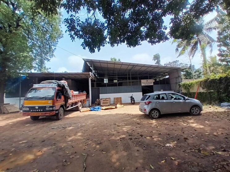  Parking, cheranalloor Commercial Warehouse 2330 Sq.Ft. In Cheranalloor Kochi 9137693