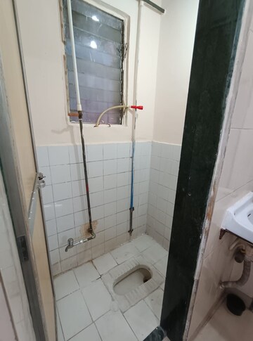 Bathroom in 1.5 BHK Apartment at Kopar Khairane – for Rent