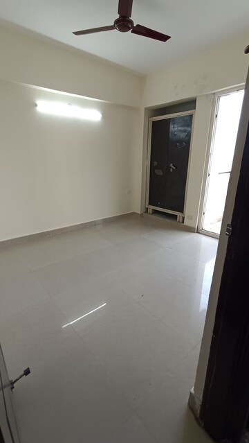 Room in 3 BHK Apartment at Sethi Max Royal, Sector 76 – for Rent