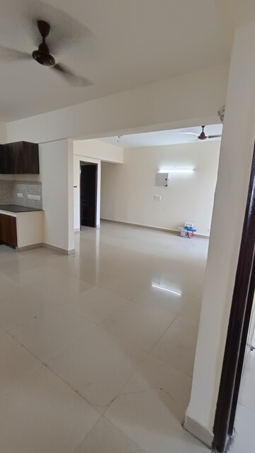 Room in 3 BHK Apartment at Sethi Max Royal, Sector 76 – for Rent