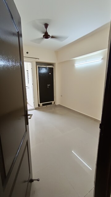 Room in 3 BHK Apartment at Sethi Max Royal, Sector 76 – for Rent
