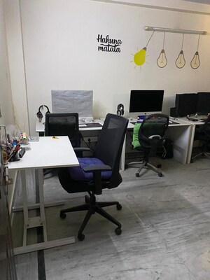 Master Bedroom in 2.5 BHK Builder Floor at Mayur Vihar – for Sale