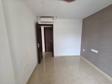 Room in 2 BHK Apartment at Hiranandani Highland, Powai – for Rent