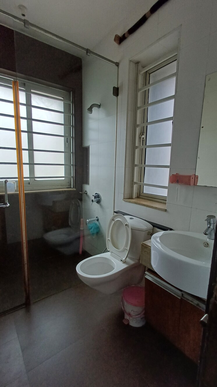 Attached Bathroom, sheth-vasant-athena 2 Bedroom 950 Sq.Ft. Apartment In Laxmi Nagar Thane 9137774