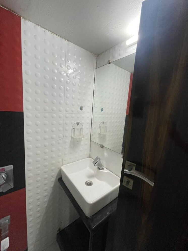 Bathroom, kolte-patil-verve 3 Bedroom 1023 Sq.Ft. Apartment In Bangur Nagar Mumbai 9137777