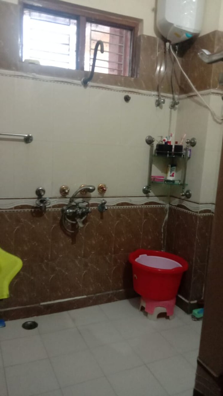 Bathroom, sanjay nagar 6 Bedroom 100 Sq.Yd. Independent House In Sanjay Nagar Ghaziabad 9137779
