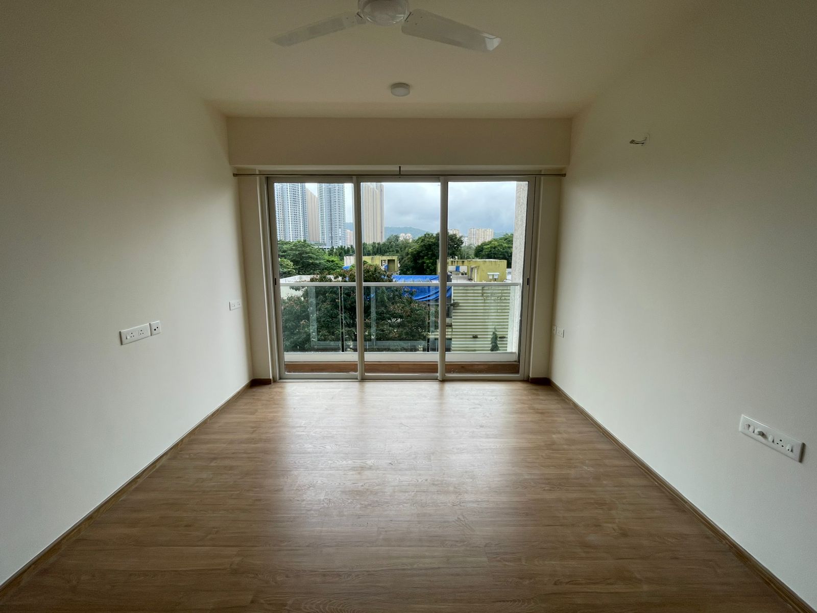 2 BHK Apartment For Rent in Sheth Vasant Lawns
