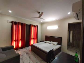 Living Room in 3 BHK Builder Floor at Sector 43 – for Rent