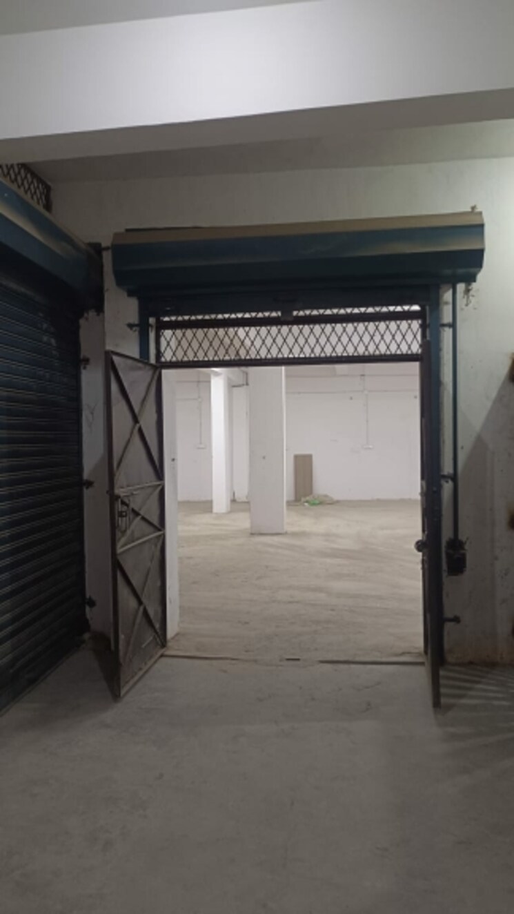 undefined, makanpur Commercial Warehouse 2000 Sq.Ft. In Makanpur Ghaziabad 9137818