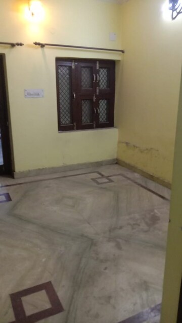 Room in 3 BHK Builder Floor at C Block Lohia Nagar – for Rent