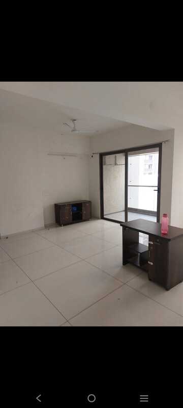 Room in 4 BHK Apartment at Goyal Riviera Springs, Shela – for Rent