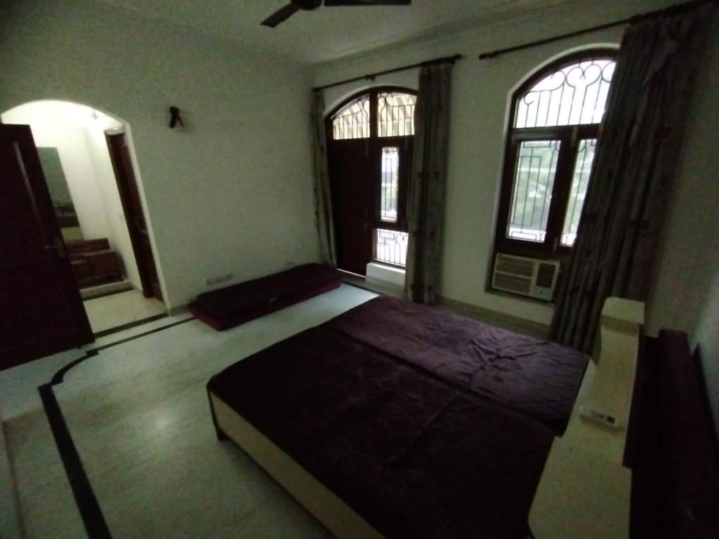 1 BHK Independent House For Rent in Sector 30