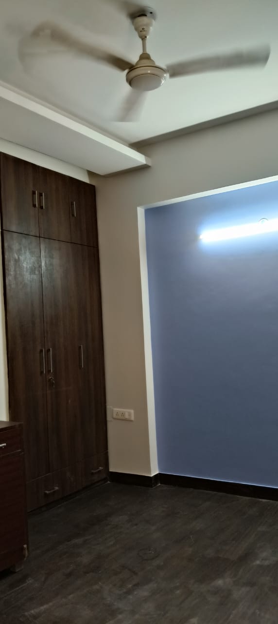 3 BHK + Pooja Room Builder Floor For Rent in Unitech South City II