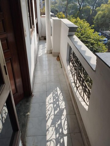 Balcony in 1 BHK Independent House at Sector 30 – for Rent