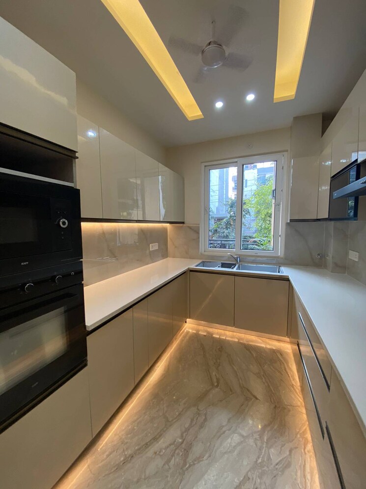 Kitchen, tulip-yellow 3 Bedroom 1704 Sq.Ft. Apartment In Sector 69 Gurgaon 9137889