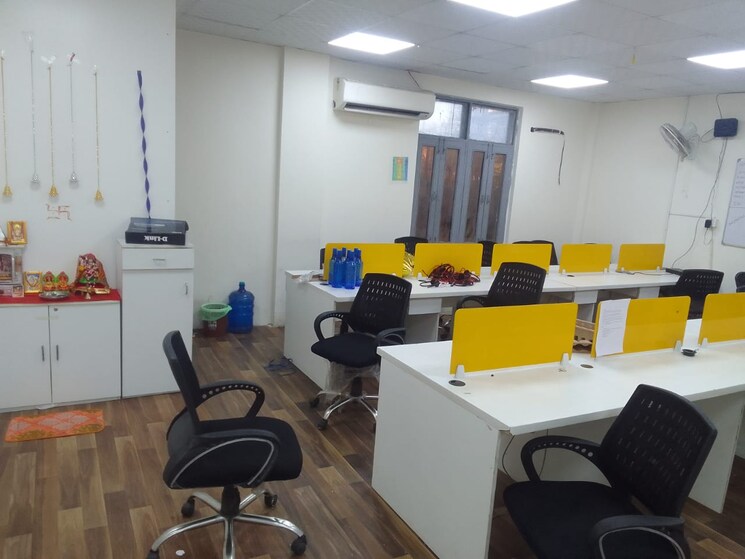 Team Area, sector 2 Commercial Office Space 900 Sq.Ft. In Sector 2 Noida 9137945