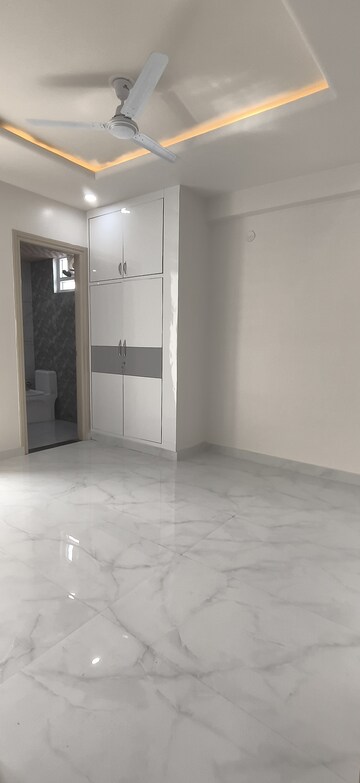 Room in 3 BHK Apartment at Jagatpura – for Sale