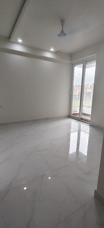 Room in 3 BHK Apartment at Jagatpura – for Sale